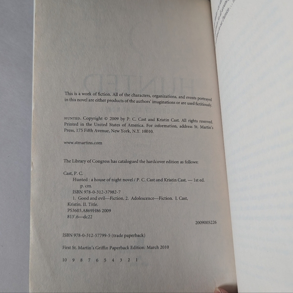 4/$20 HUNTED (A House of Night Novel #5) by P. C. Cast and Kirstin Cast - Picture 4 of 4